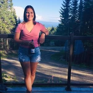 Meet your Posher, Stephanie